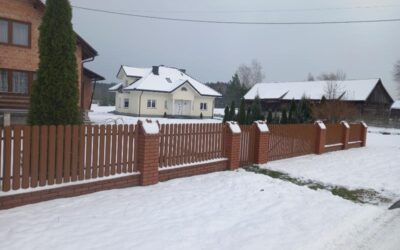 Metalowe sztachety zimą – jak sobie radzą